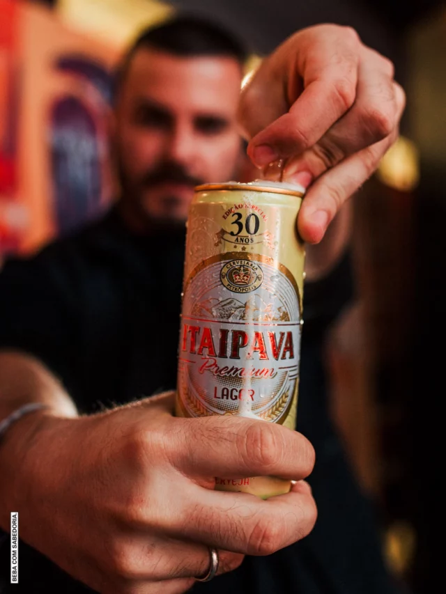 Domingo é dia de juntar quem você gosta, dividir a mesa, dar boas risadas e abrir uma Itaipava Premium gelada pra coroar o momento. 😎🍺